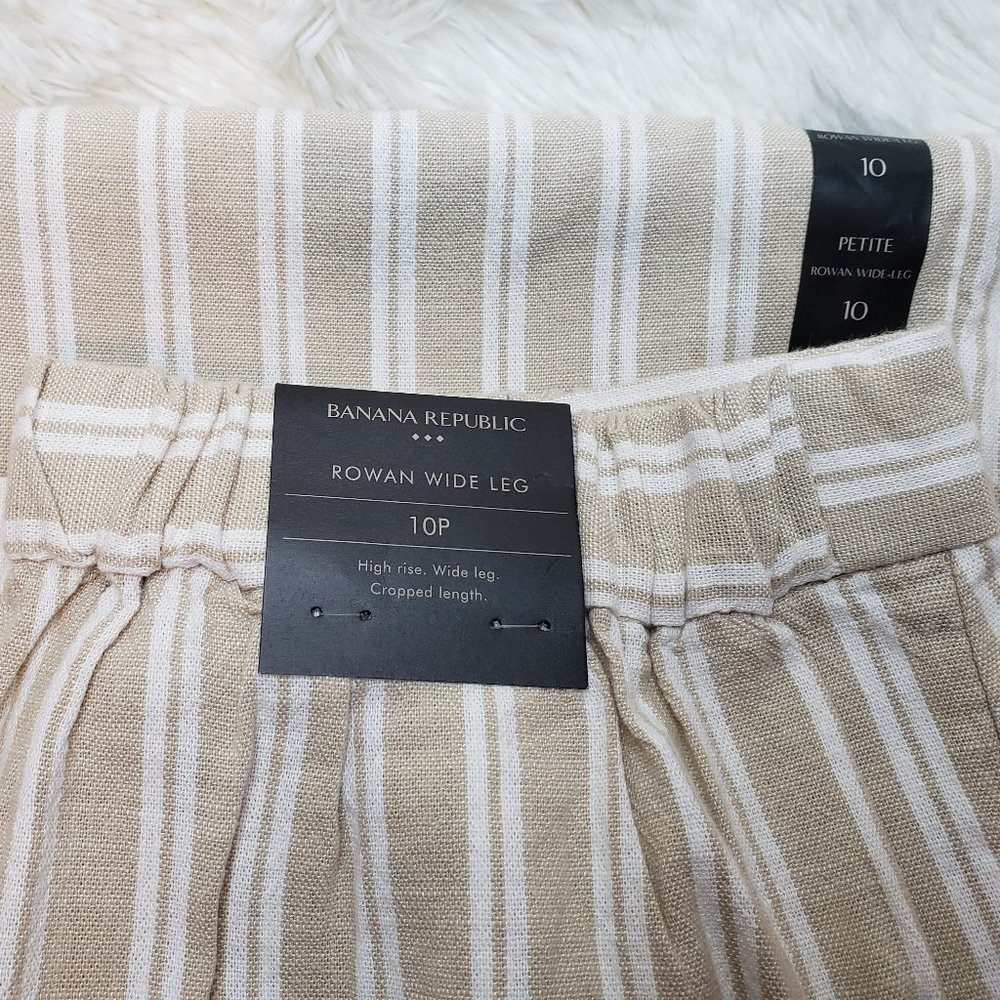 Banana Republic khaki/white pants
